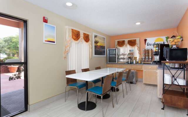 Days Inn by Wyndham Chipley