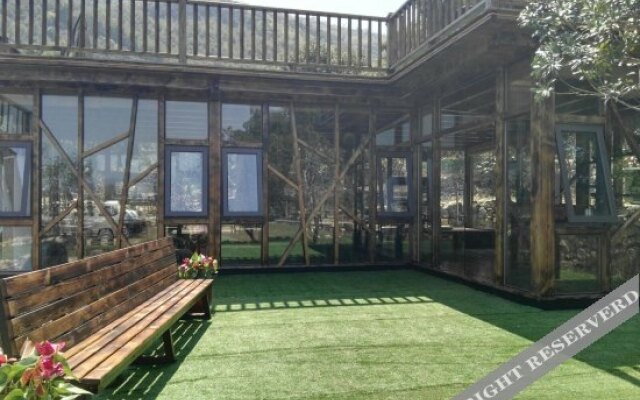 Xipan Nongzhuang Shuiyunjian