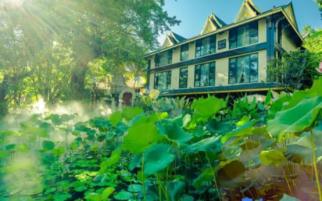 YunGuan Shunde House Resort Hotel  （Jinghong, West Shuangjing Starlight Night Market Shop) – Outside – Xishuangbanna