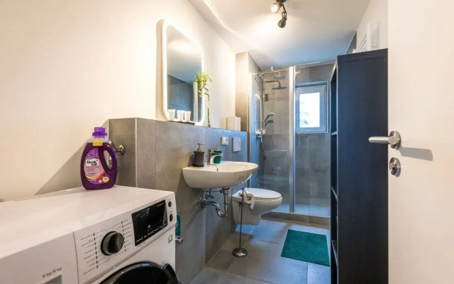 BRIGHT - Augsburg's Biggest - 4BR - Parking - Kitchen