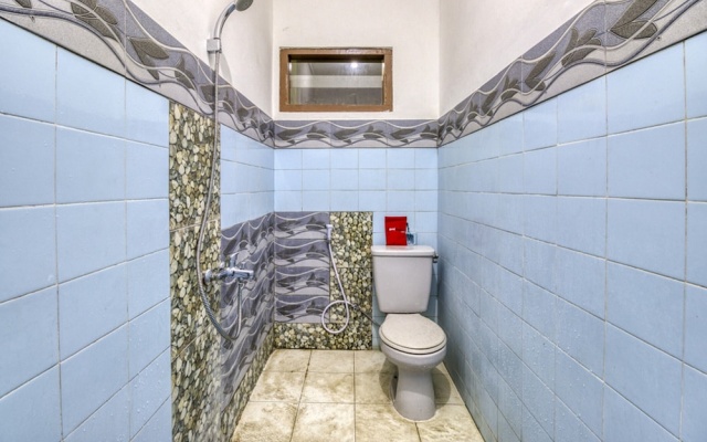 RedDoorz Hostel near Adisucipto Airport Yogyakarta – Bathroom – Sleman
