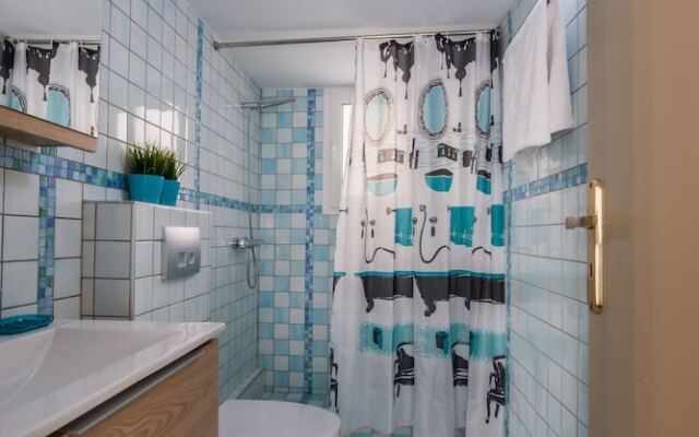 Newly Renovated Flat 10 min From Metro Station - Adults Only
