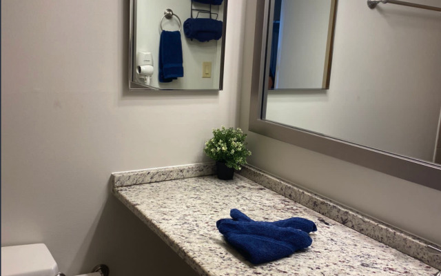 Upscale Apt with everything you need!