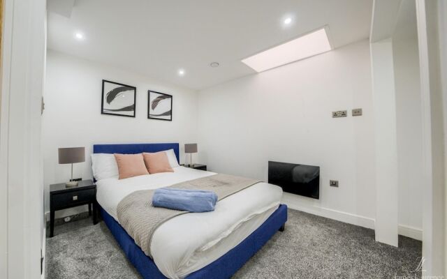 21 The Hallmark Bond St - Rhys Davis