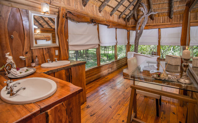 Karongwe - River Safari Lodge