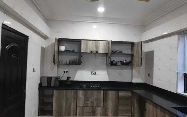 Executive 2-bed Apartment, Santa Maria - Accra