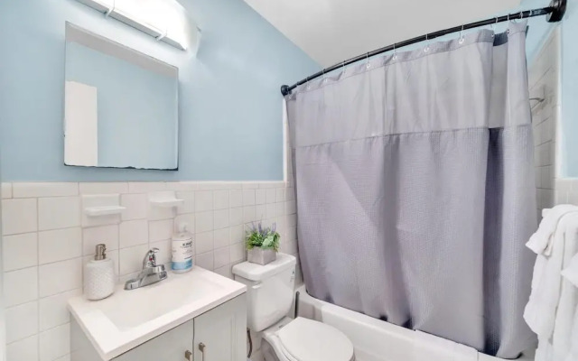 Spacious 2BR Duplex - Near Uptown Charlotte