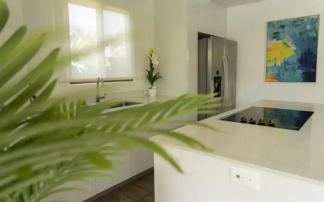 Private Jacuzzi and Balcony in 2-br Villa