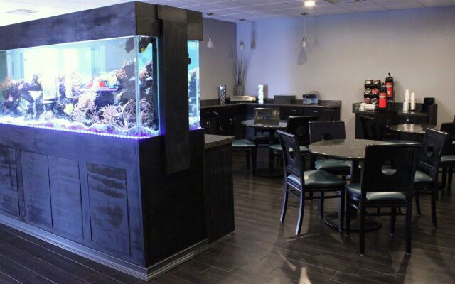 Emerald Coast Inn & Suites