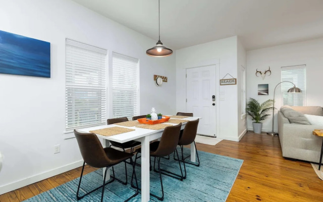 Comfy 3bdr Right in Town Sleeps 10