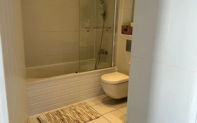 Leeds Apt - Hottub - Sleeps 6 - Special Occasions