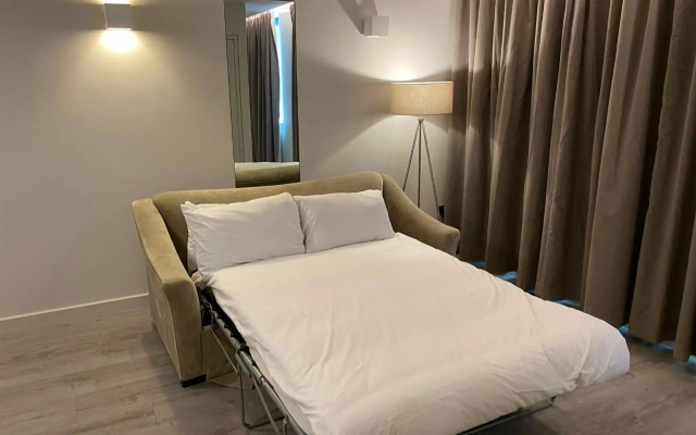 Axiom Park Hotel