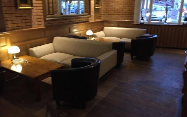 Jd Young Hotel