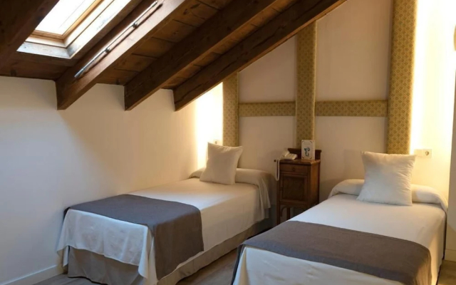 Hostal Les Monges Palace