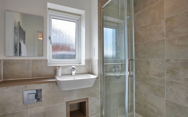 Ebbsfleet International Apartment
