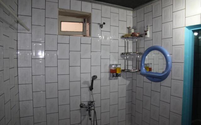Payraviy Guest House - Hostel