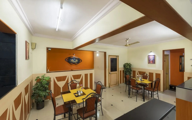 Hotel Raj Comforts - Golf View