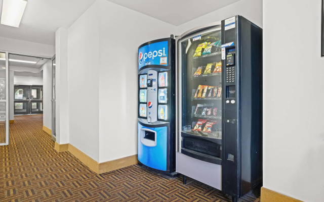 Super 8 by Wyndham Thunder Bay