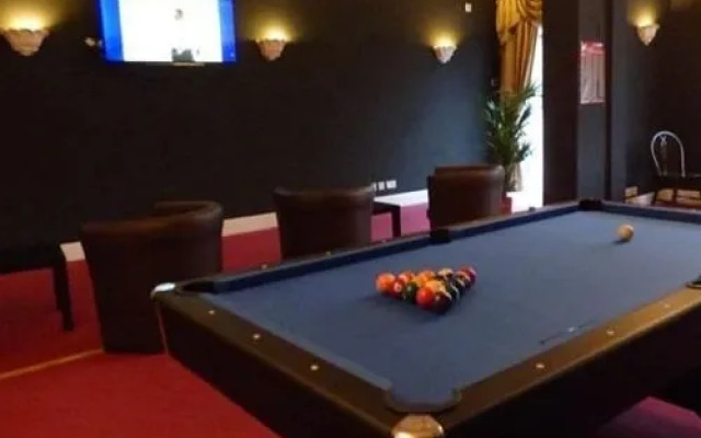 White Rose Hotel and Restaurant