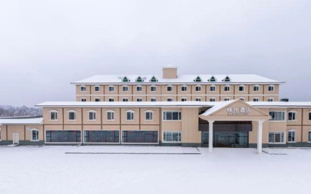 Xiling Snow Mountain Maple Leaf Hotel