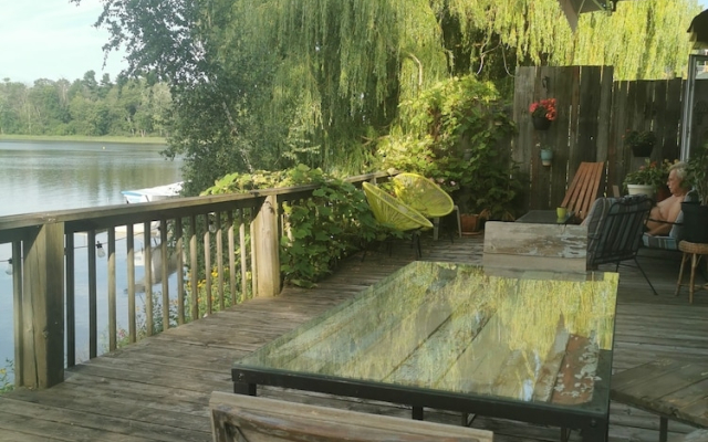 Chalet Chaleureux Sur Le Bord De Leau Naviguable