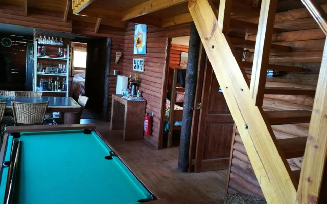 lodge con piscina privada, parcela de campo.