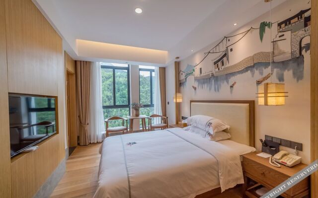 Caresses Feather Mountain Villa