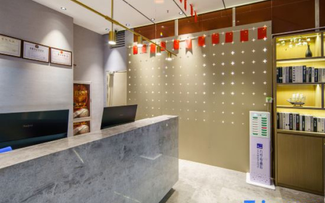 Green Carrier Hotel (Shenzhen Nanshan Coast Chengnan Oil Store)