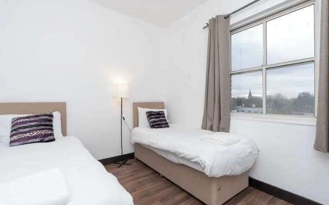 Modern 2-bed Home - Sleeps 6 & Free Parking