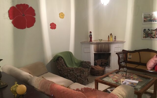 Espaço gourmet e home-office na Granja Viana