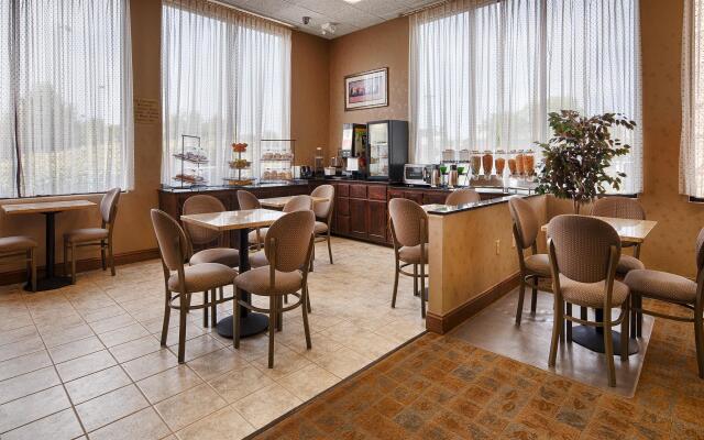 Best Western Inn & Suites - Monroe