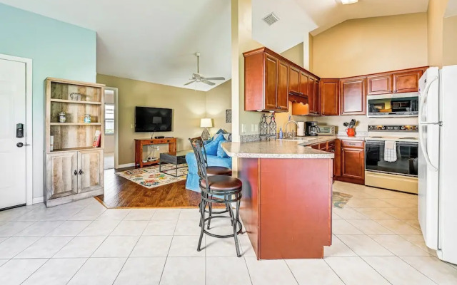 Sunny Canal-view Villa w/ Lanai in Sebring!
