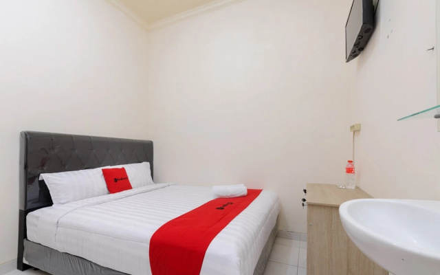 RedDoorz @ Meruya Utara – Guest Rooms – Jakarta