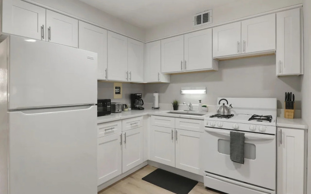 Cozy 2BR Apt Near Parks - Kimball A2