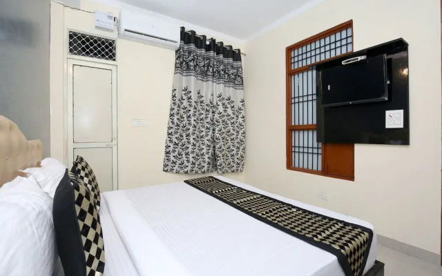 OYO 12745 Hotel Red House