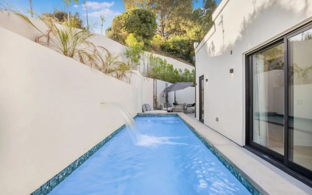 Belden Modern Villa - Iconic Hollywood Hills Retreat