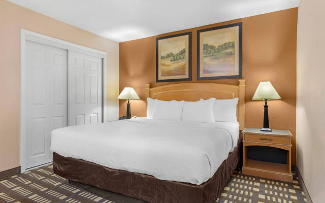 Quality Inn & Suites Plano East - Richardson