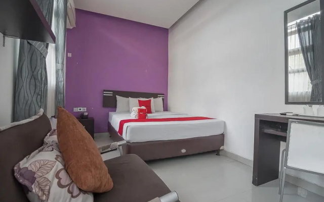 RedDoorz Plus near Undip Pleburan