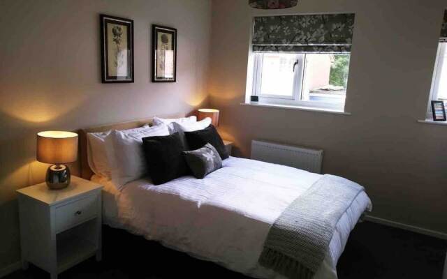 Ideal Selly Oak Home - Family or Business