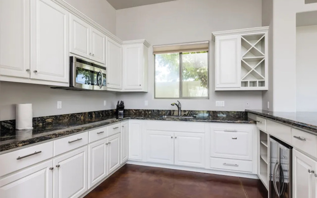 Luxury Mountain Estate-pool-spa-bbq+bar-fire pit