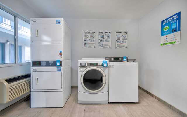 Studio 6 Albuquerque, NM – Midtown