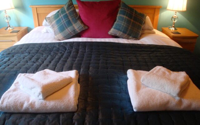 Woodpecker Lodge With Hot Tub Near Cupar, Fife