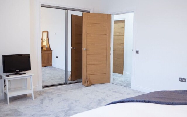 Panmure Apartment - A Glamorous Renovation