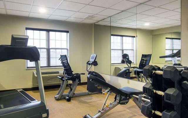 Comfort Inn & Suites Grafton - Cedarburg