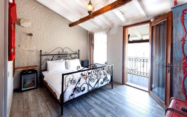 Mahzen Alacati Butik Otel