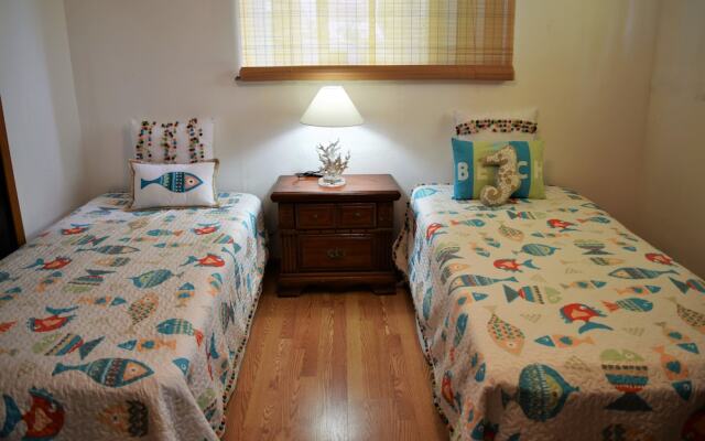 Paradise Cottage On Gulf Street - Three Bedroom Home