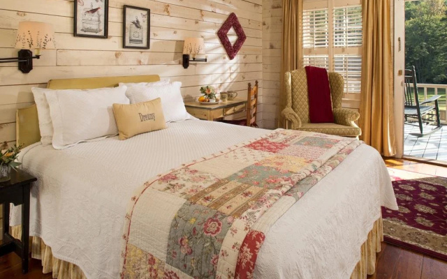 Glen-Ella Springs Hotel & Restaurant