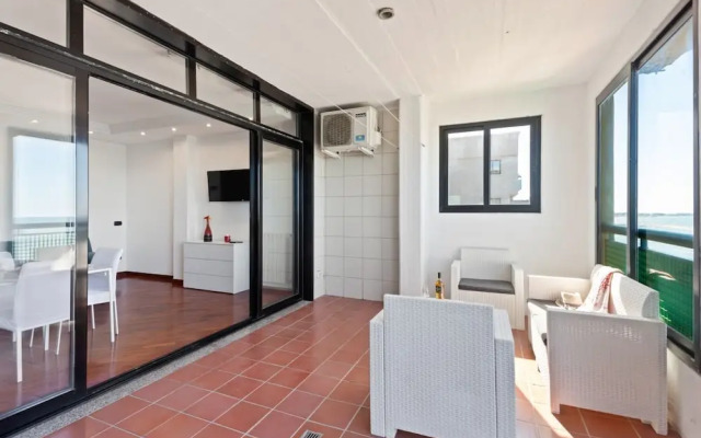 Bari Waterfront Apartment