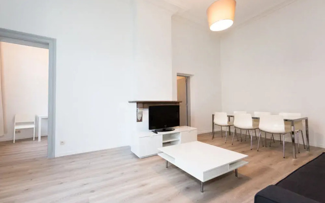 Louise Apartments Chatelain