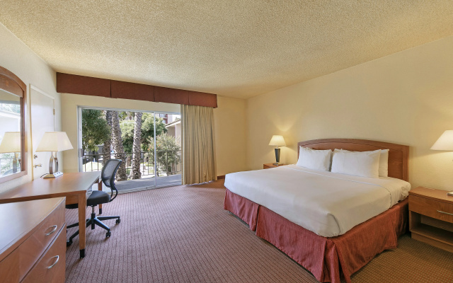 Golden Sails Hotel